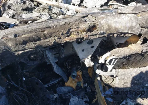 2020 Mercedes-Benz E 350 z USA, uszkodzony, nr VIN W1KZF8DB2LA839278